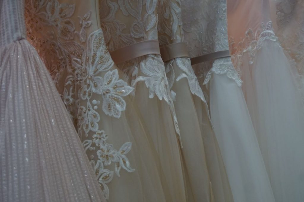 What color to choose for a tulle wedding dress?